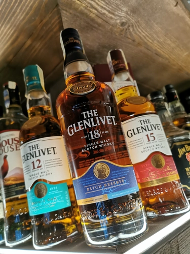 Whisky Glenlivet v Mikulovském baru.